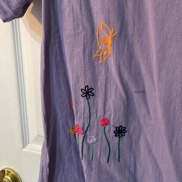 Women’s decorative top with flowers. Short sleeved. Size medium - Picture 2 of 7